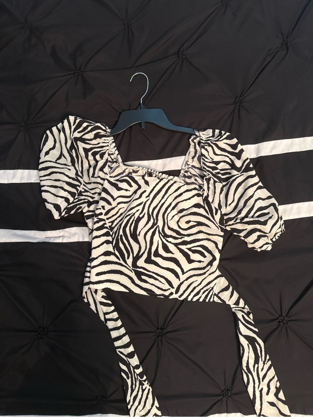 SHEIN Black & White Zebra Print Puff-Sleeve Crop Top